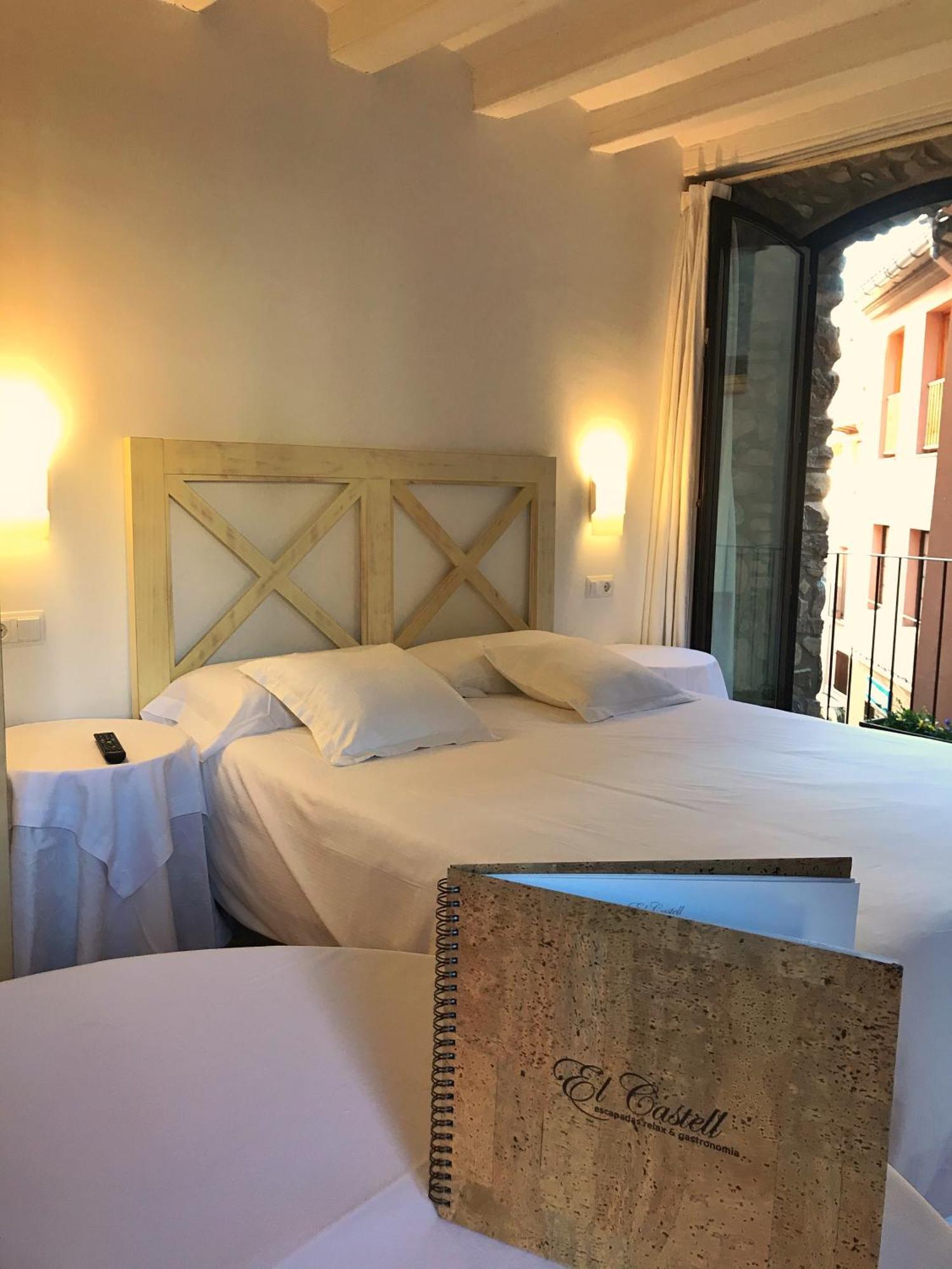 El Castell De La Pobla De Lillet (Adults Only) Villa ภายนอก รูปภาพ