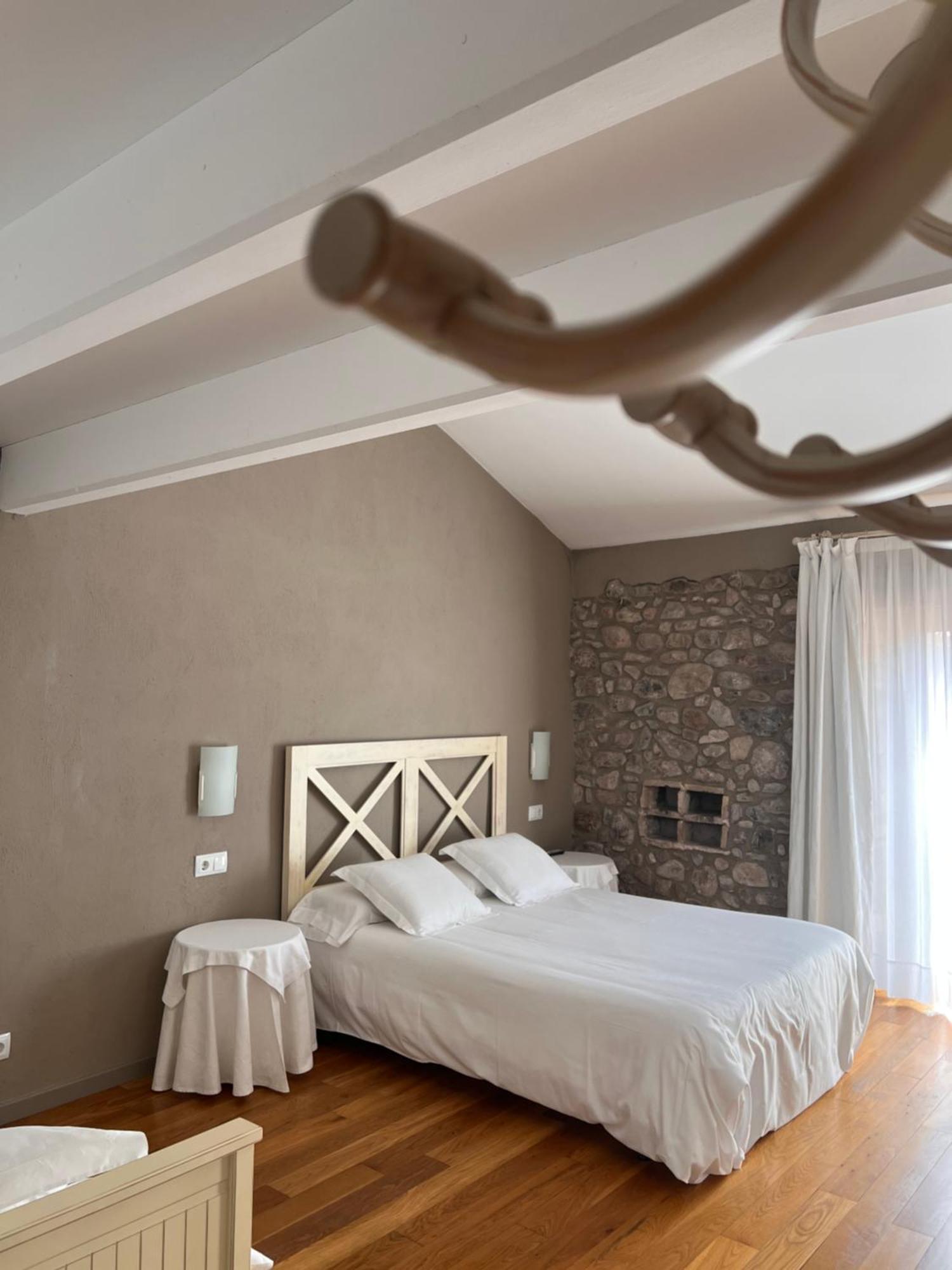 El Castell De La Pobla De Lillet (Adults Only) Villa ภายนอก รูปภาพ