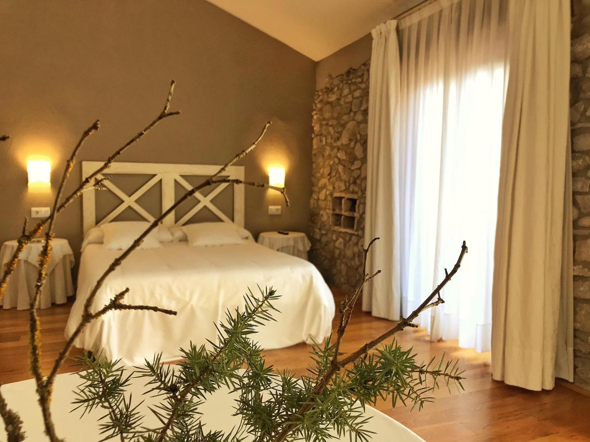 El Castell De La Pobla De Lillet (Adults Only) Villa ภายนอก รูปภาพ