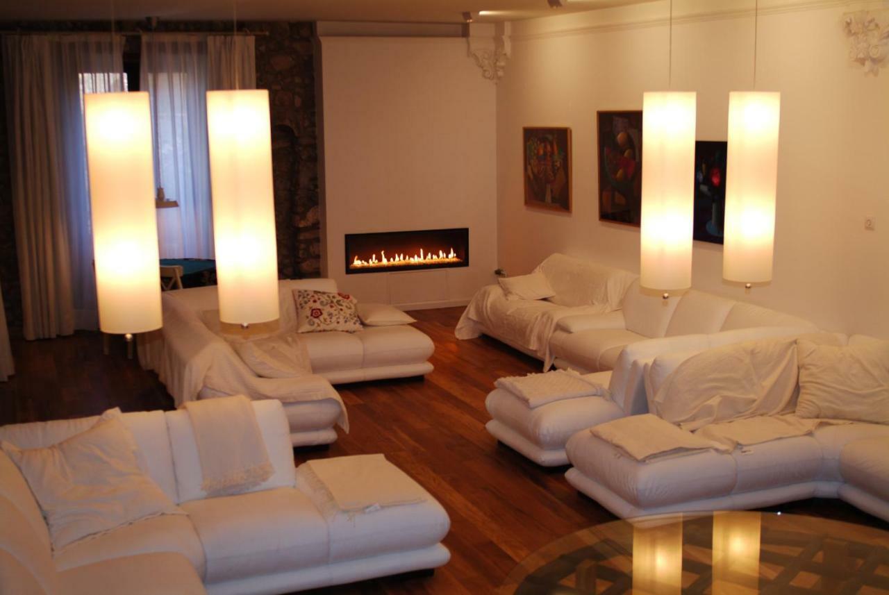El Castell De La Pobla De Lillet (Adults Only) Villa ภายนอก รูปภาพ