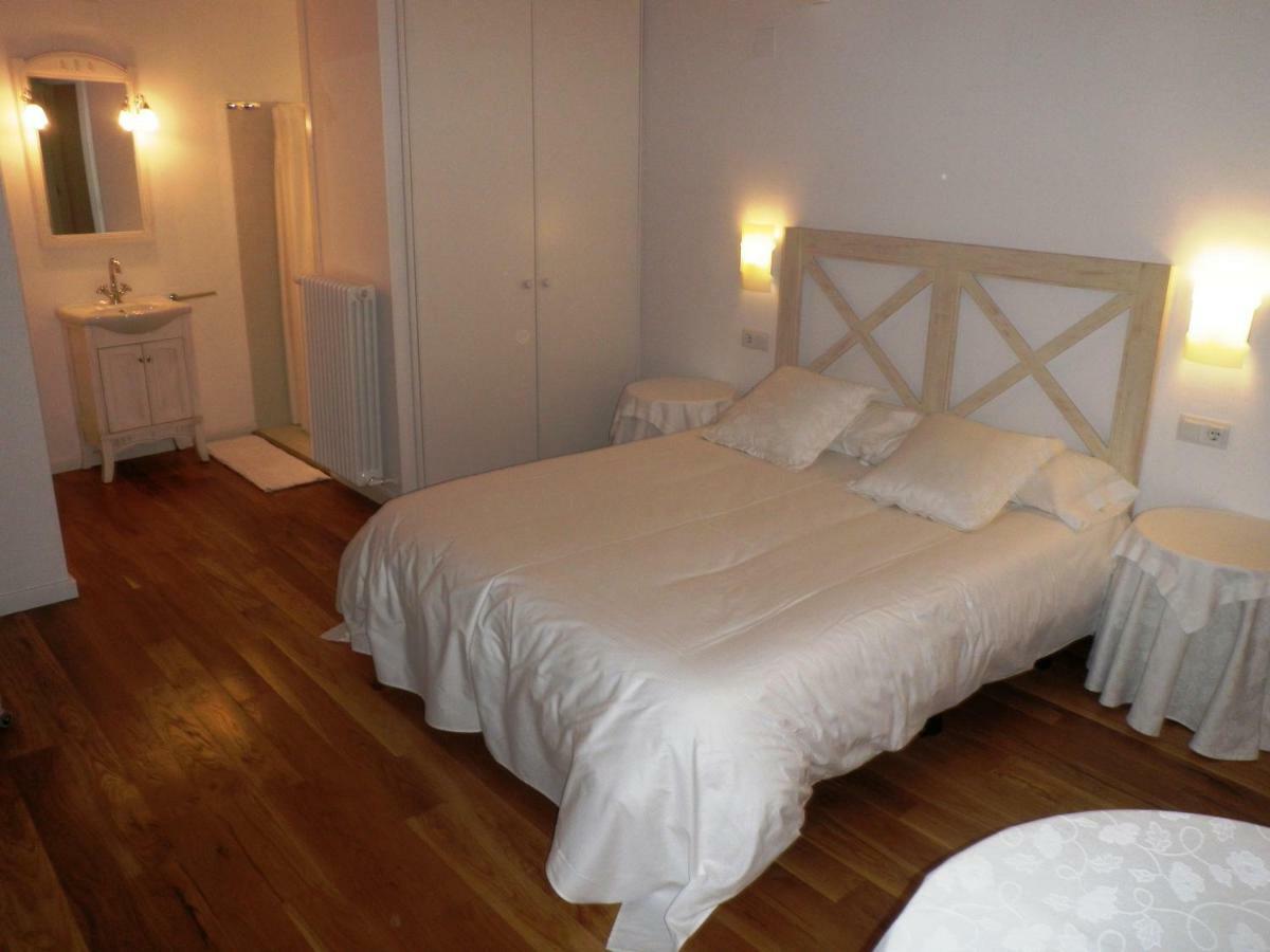 El Castell De La Pobla De Lillet (Adults Only) Villa ภายนอก รูปภาพ
